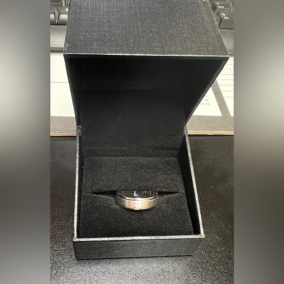 Kay jewelry Men’s wedding Band 10K white Gold 6mm / size 10. Brand New